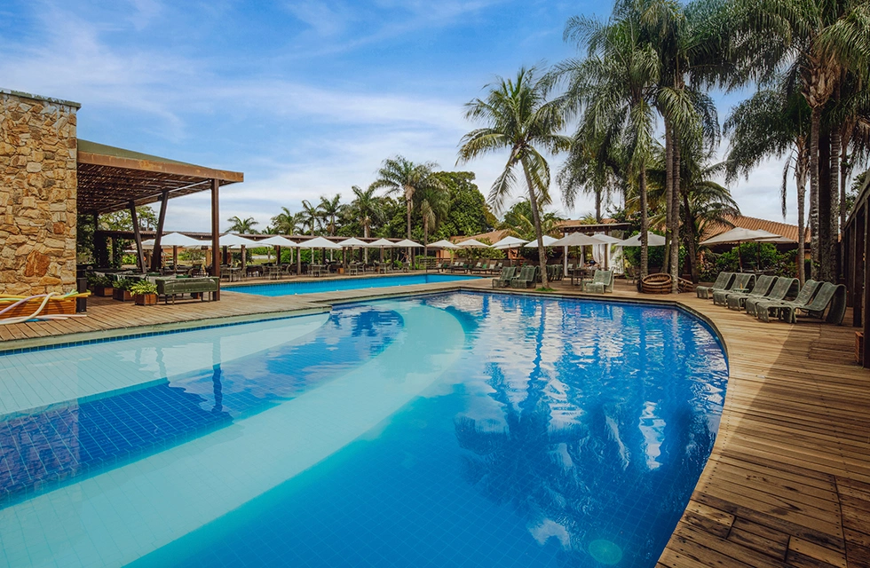 piscina externa ao ar livre sem ser aquecida no Clara Dourado