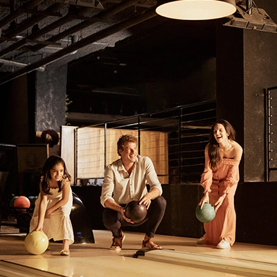 familia jogando boliche no clara ibiuna