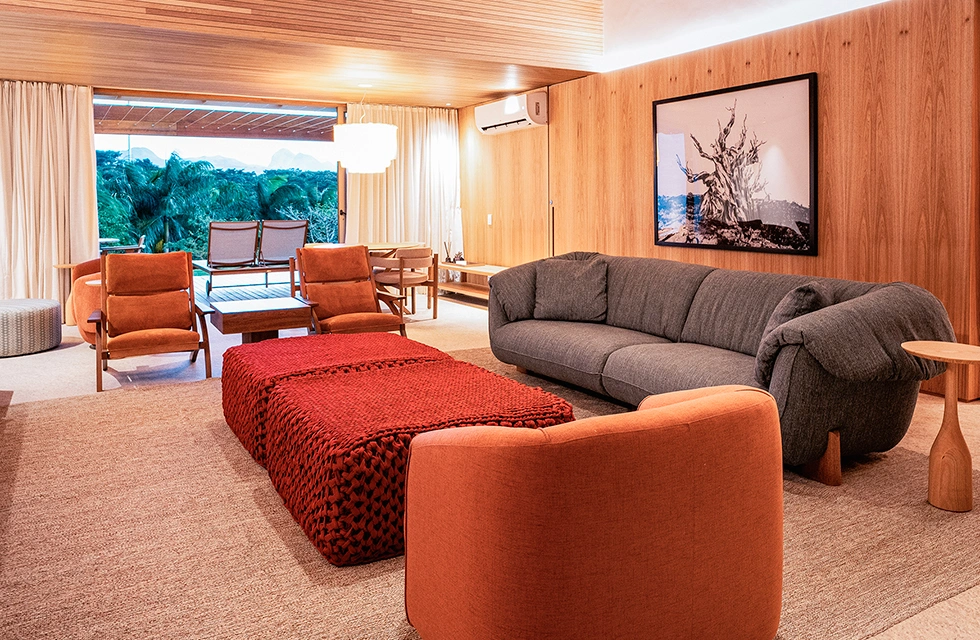sala confortável e sofisticada do Clara Arte para hóspedes poderem descansar à vontade