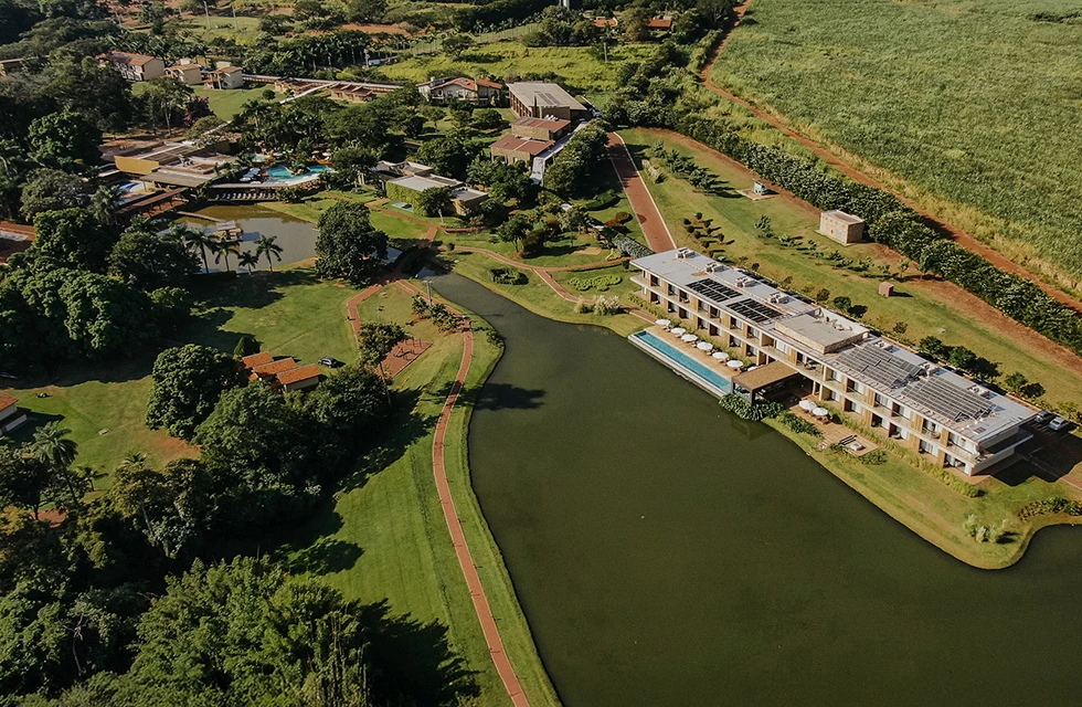 vista aérea do resort clara dourado